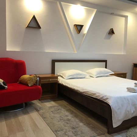 דירות Charming And Intimate Getaway In Bucharest - Near Unirii Square מראה חיצוני תמונה